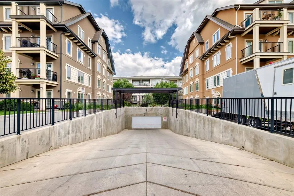 20 Mahogany Mews SE, #410