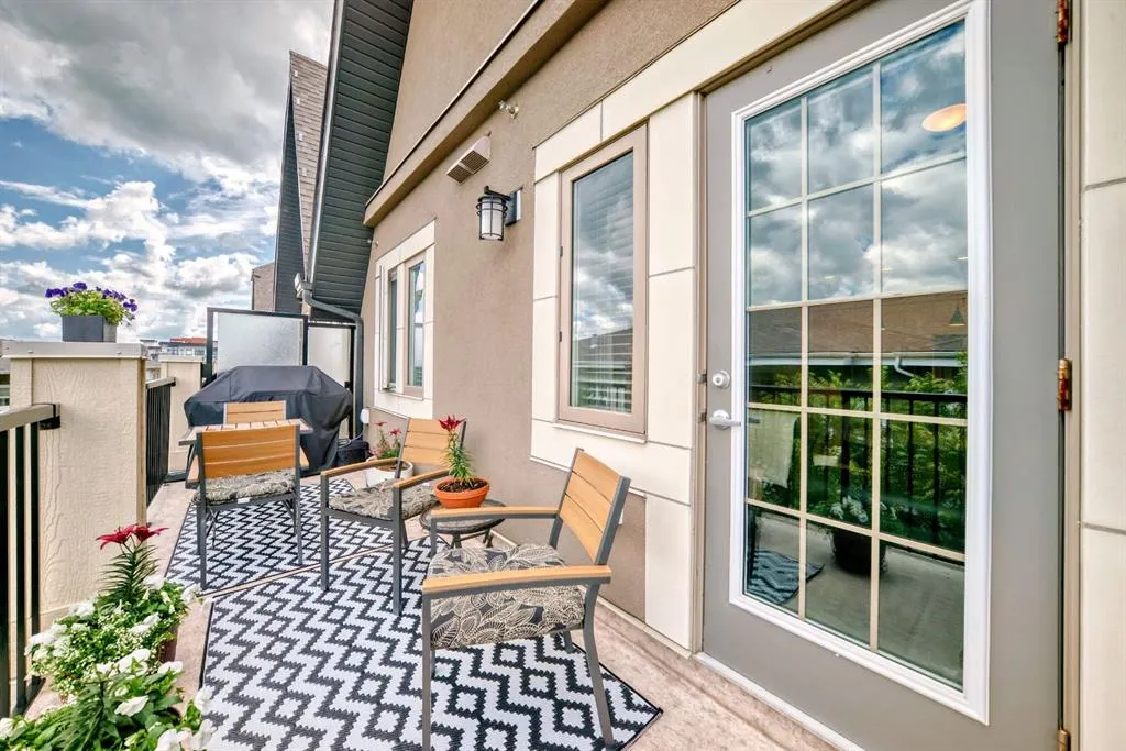20 Mahogany Mews SE, #410