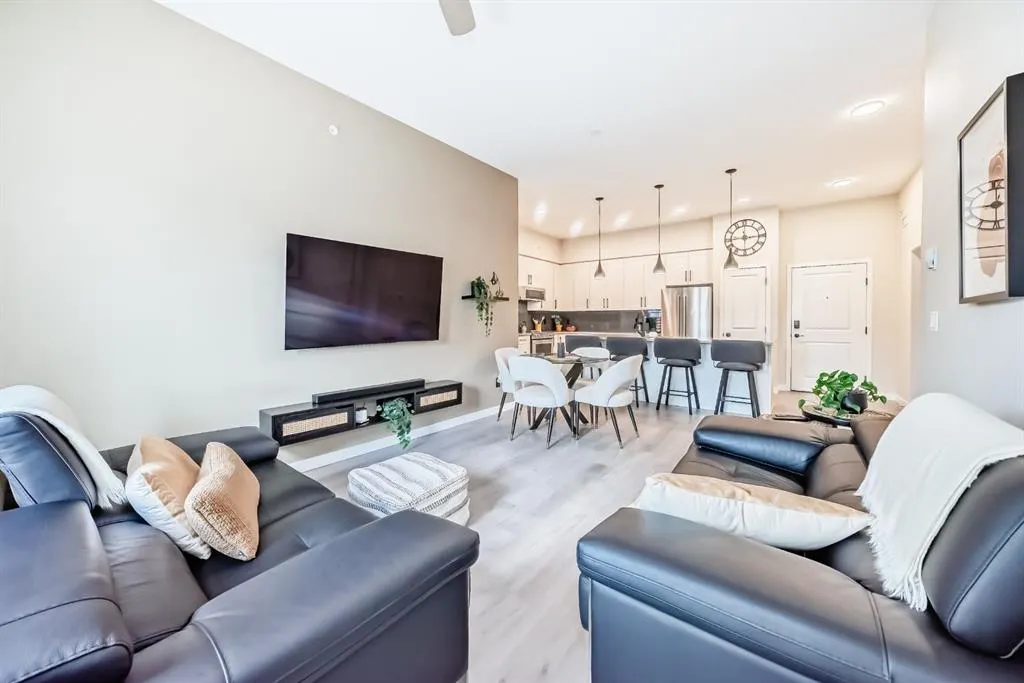 20 Mahogany Mews SE, #410