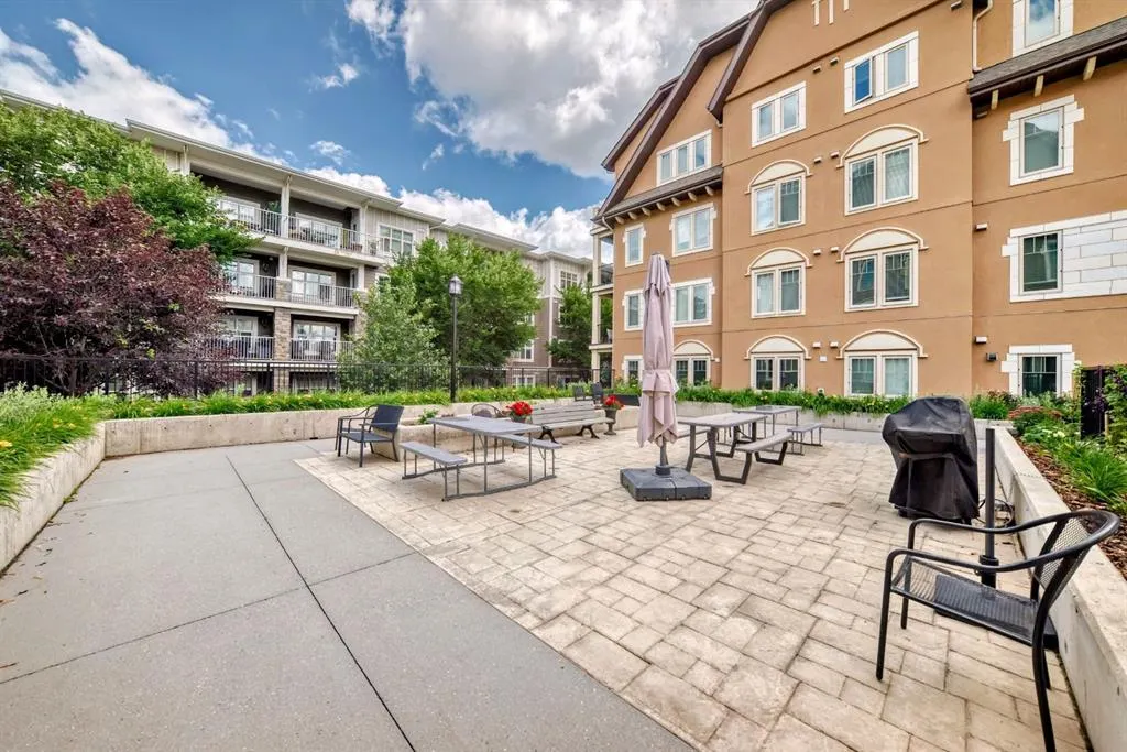 20 Mahogany Mews SE, #410