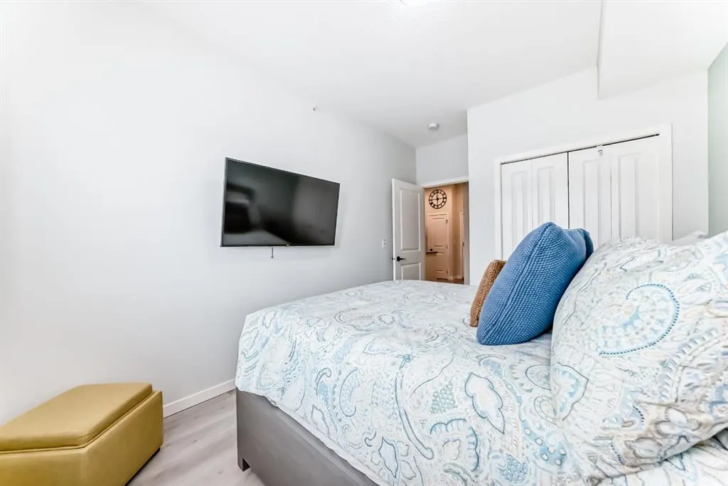 20 Mahogany Mews SE, #410