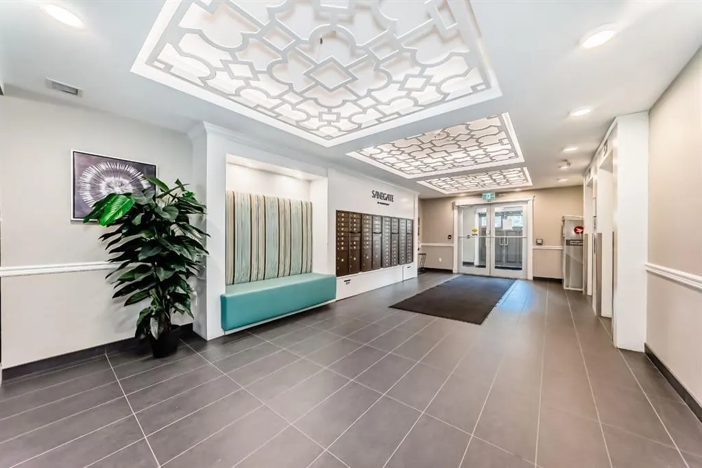 20 Mahogany Mews SE, #410