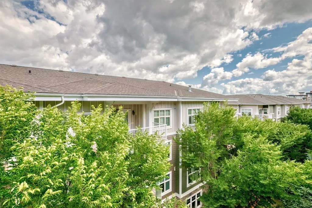 20 Mahogany Mews SE, #410