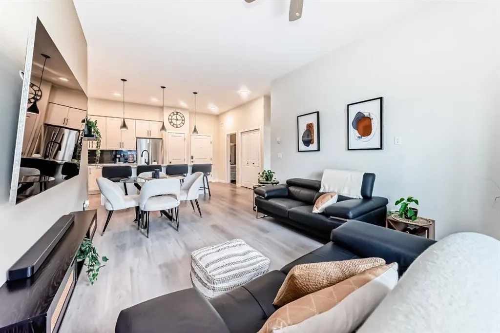 20 Mahogany Mews SE, #410
