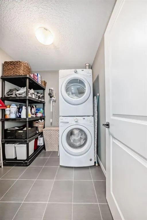20 Mahogany Mews SE, #410