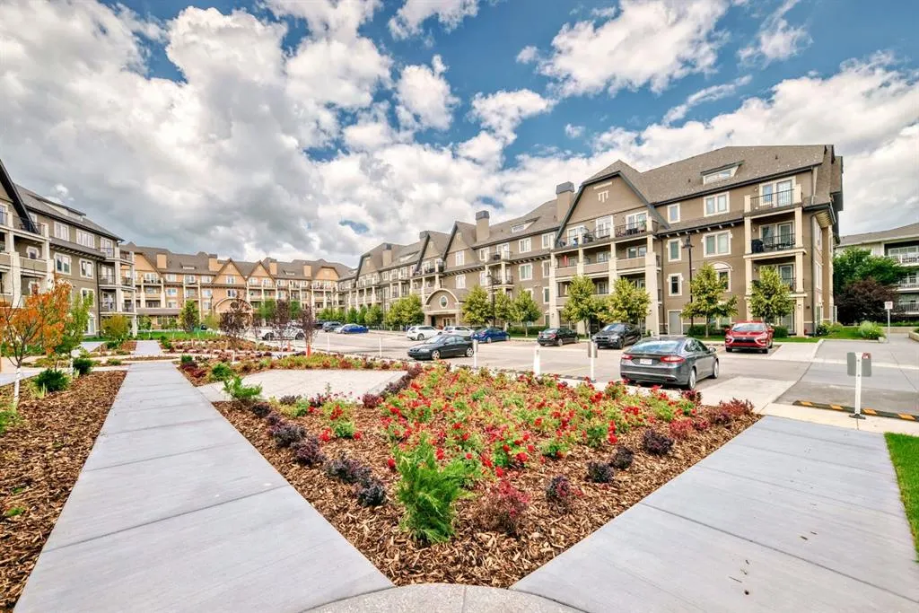 20 Mahogany Mews SE, #410