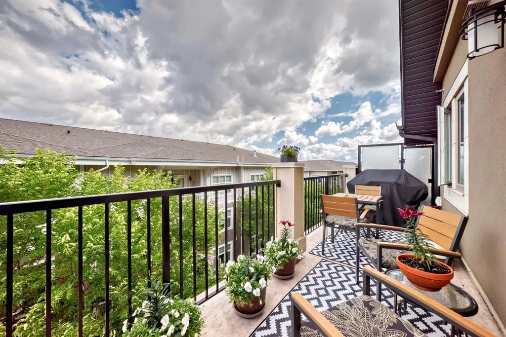 20 Mahogany Mews SE, #410
