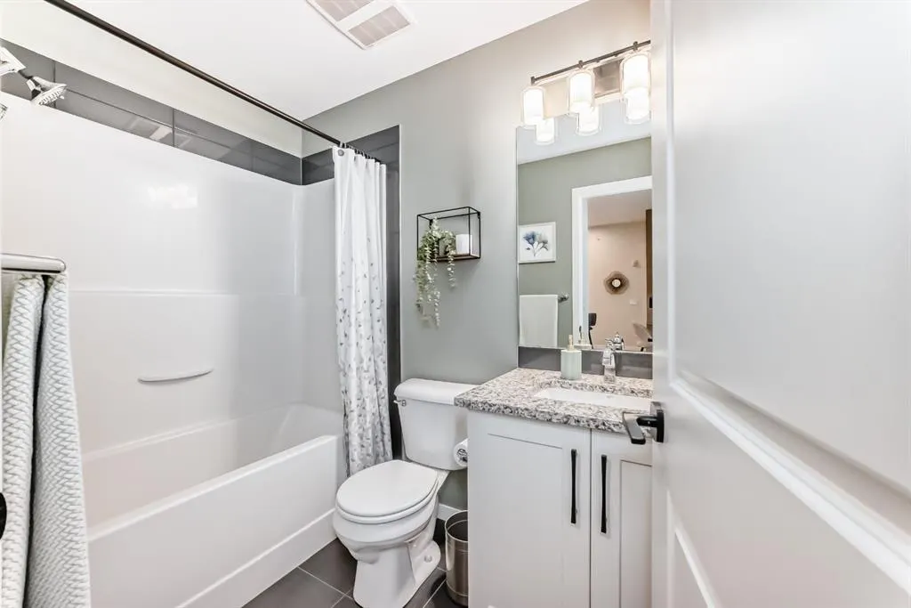 20 Mahogany Mews SE, #410