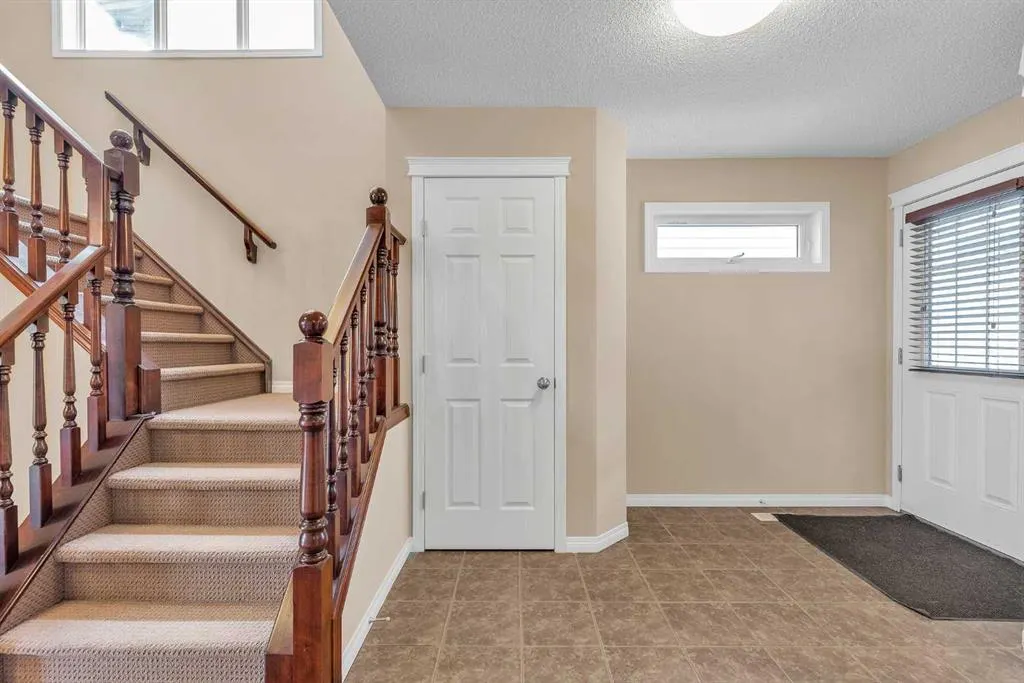 151 Panora Way NW