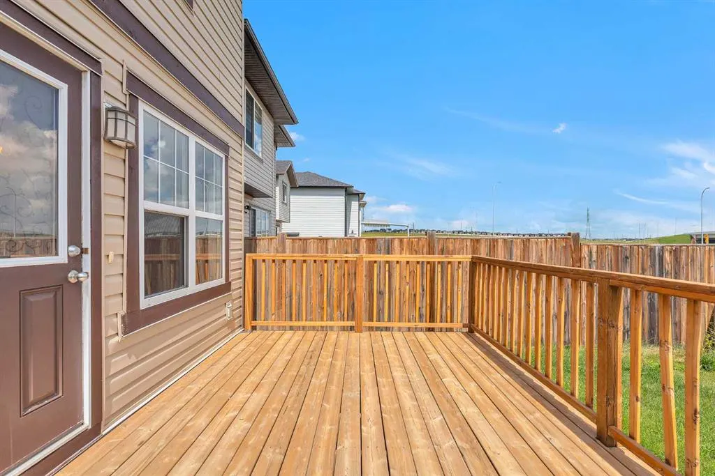 151 Panora Way NW