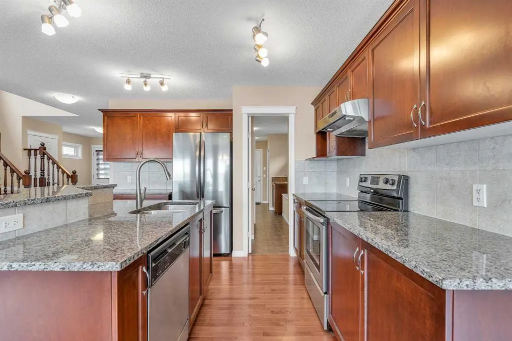 151 Panora Way NW