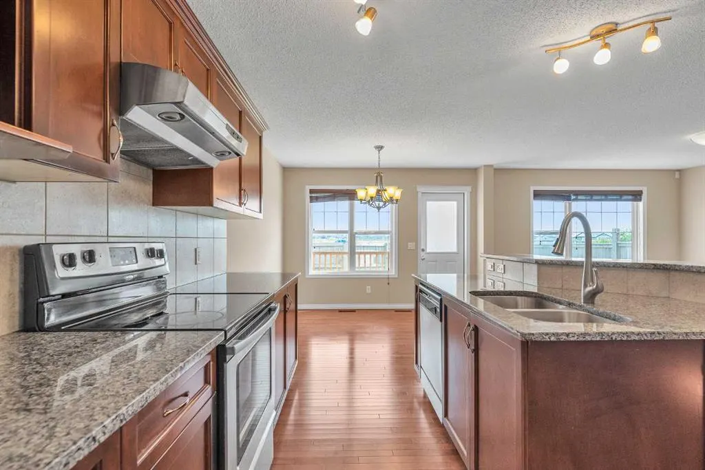 151 Panora Way NW