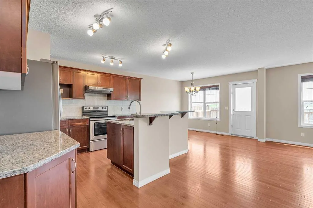 151 Panora Way NW