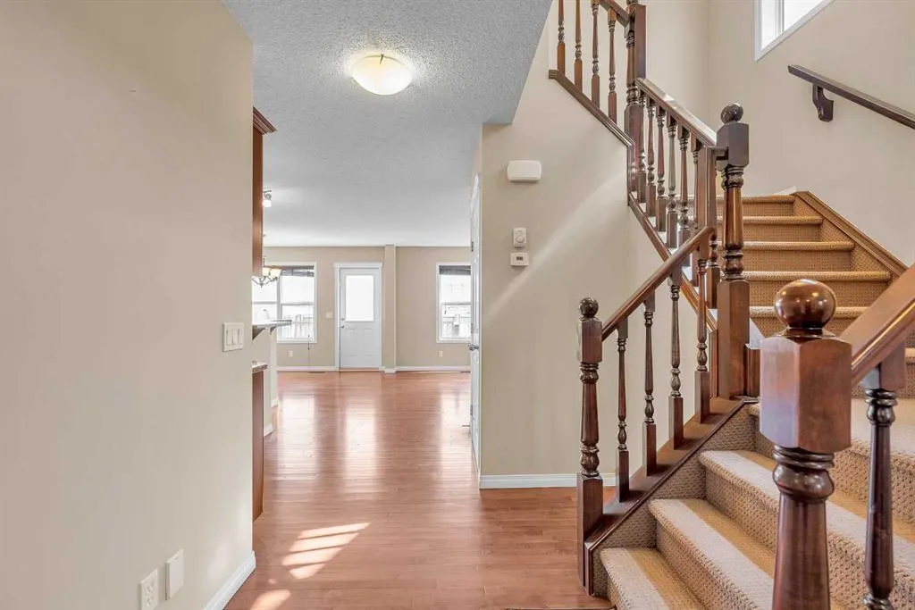 151 Panora Way NW