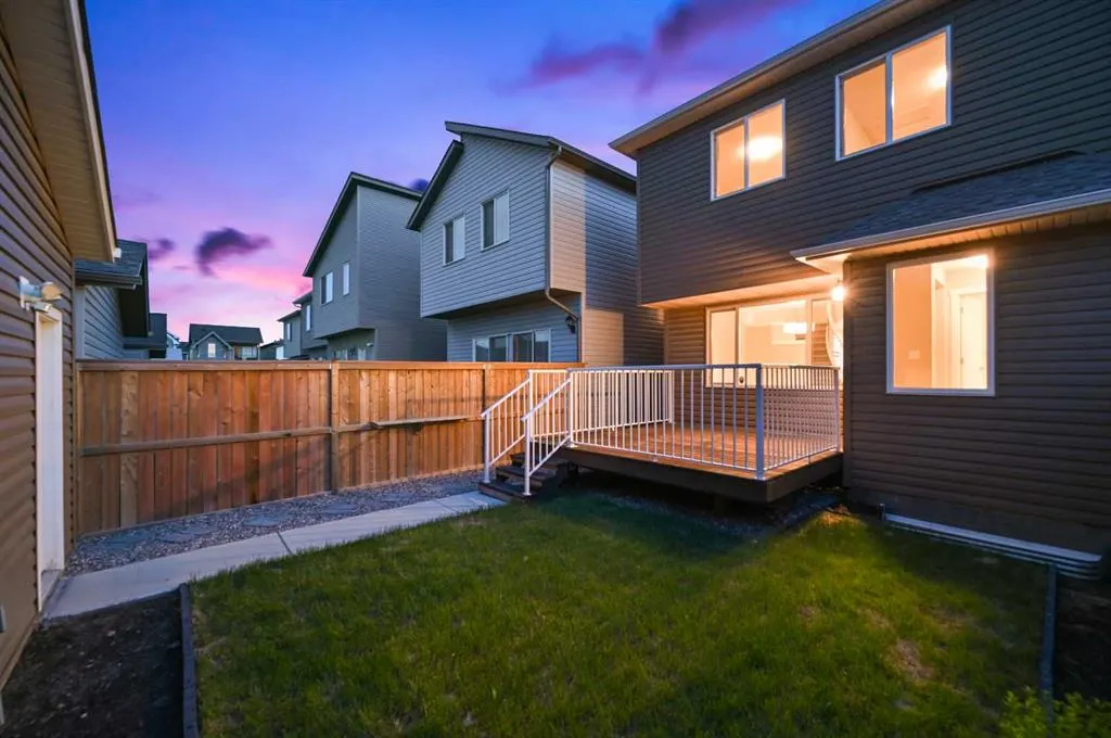 26 Howse Row NE