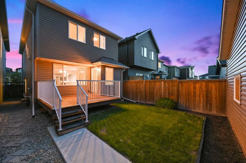 26 Howse Row NE