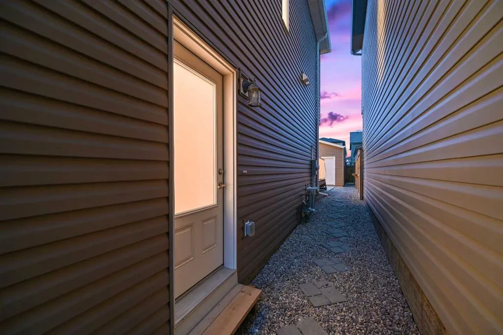 26 Howse Row NE