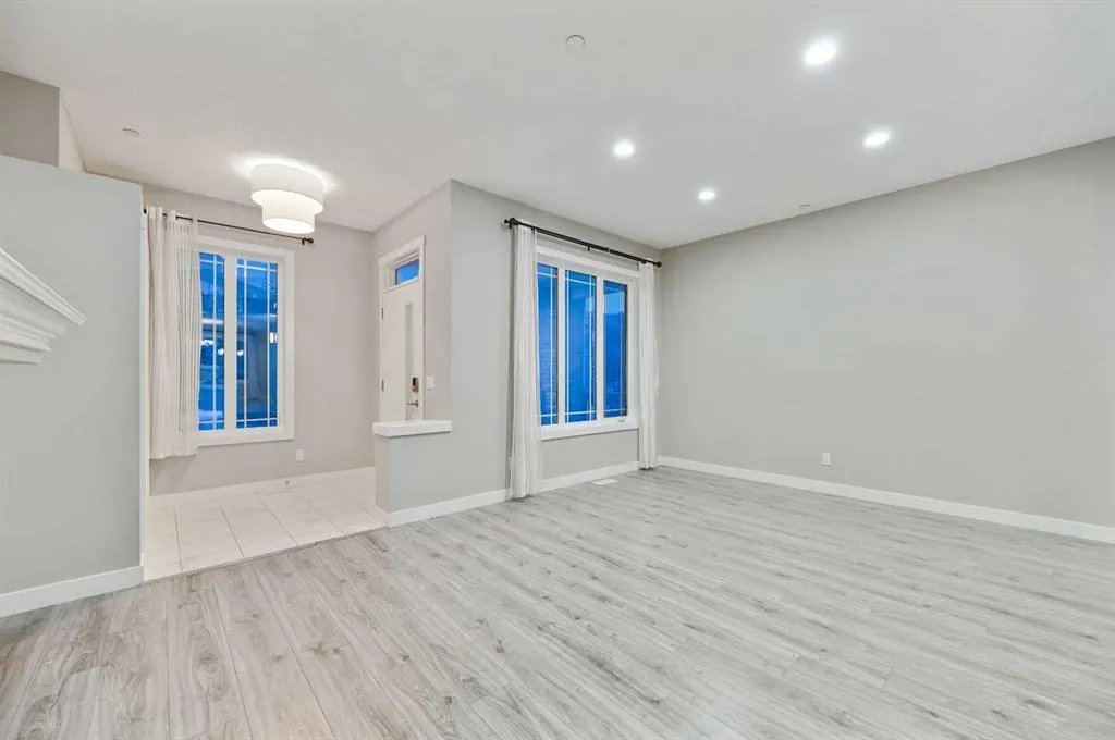 26 Howse Row NE