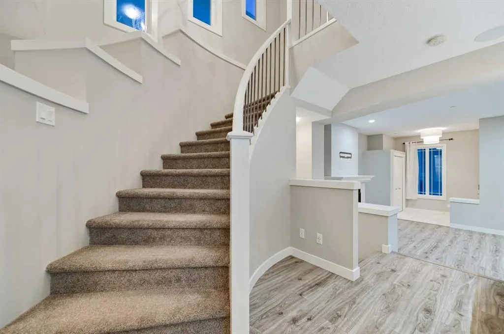 26 Howse Row NE
