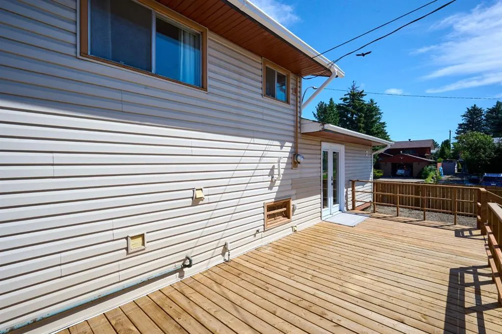 1176 Penrith Crescent SE
