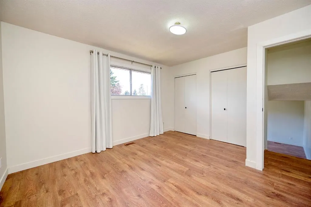 1176 Penrith Crescent SE