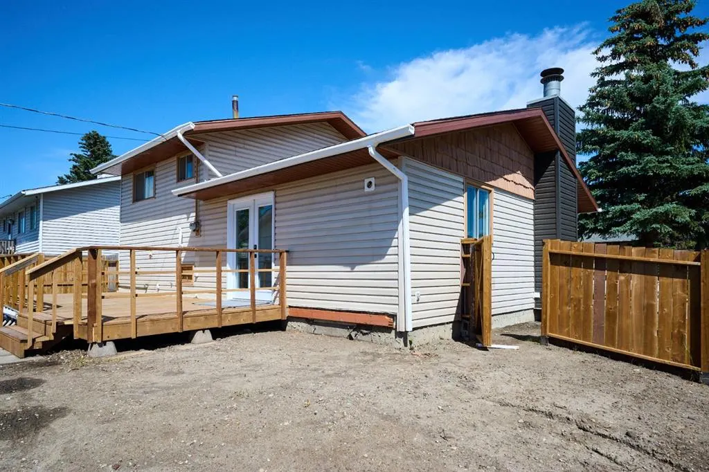 1176 Penrith Crescent SE