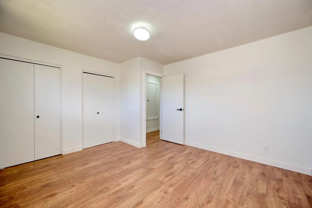 1176 Penrith Crescent SE