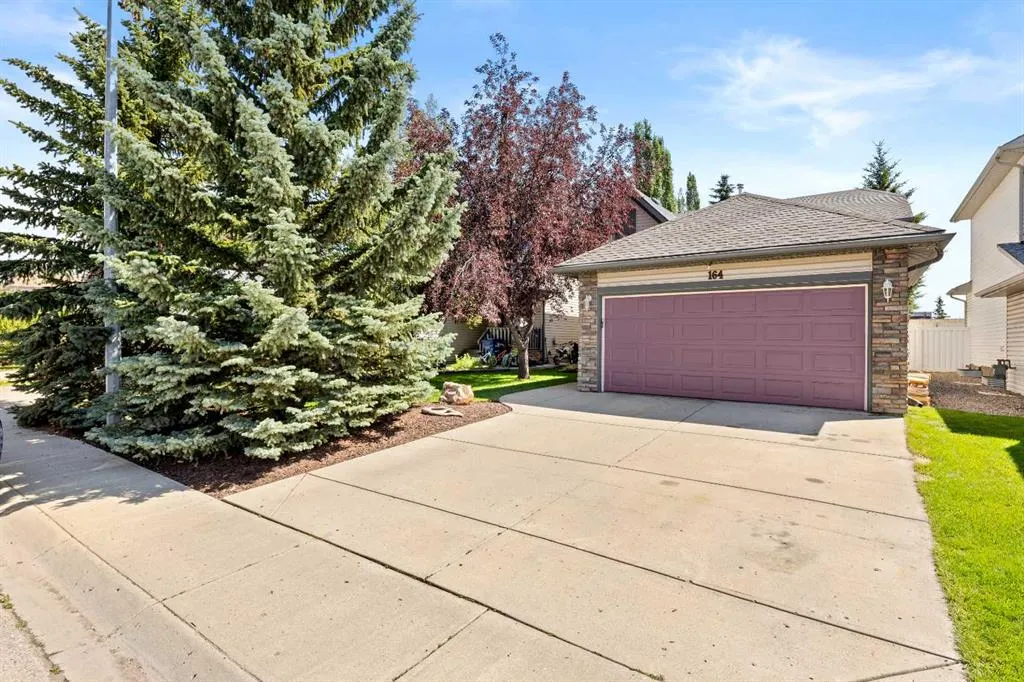 164 Stonegate Close NW