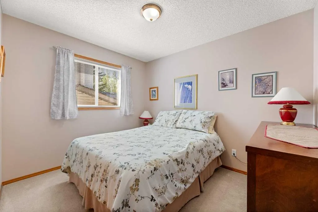 164 Stonegate Close NW
