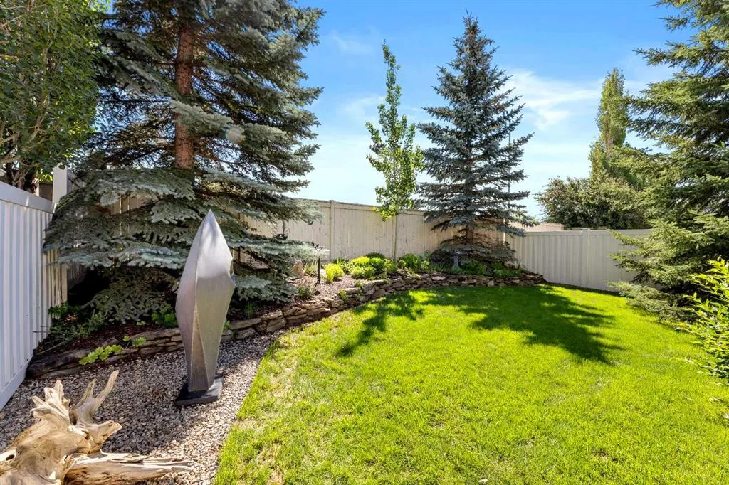 164 Stonegate Close NW