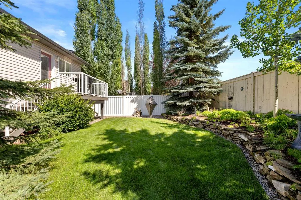 164 Stonegate Close NW