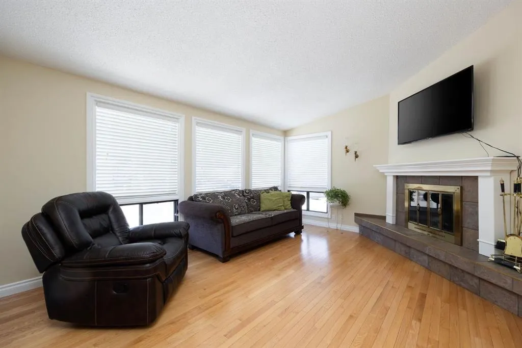 237 Ermine Crescent