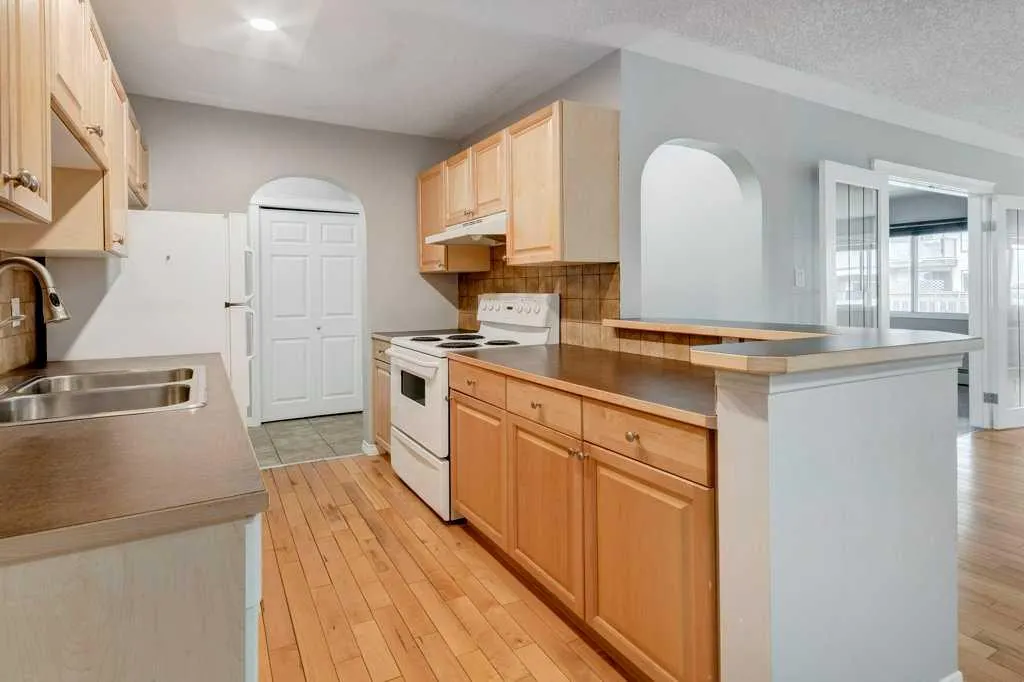 638 Meredith Road NE, #302