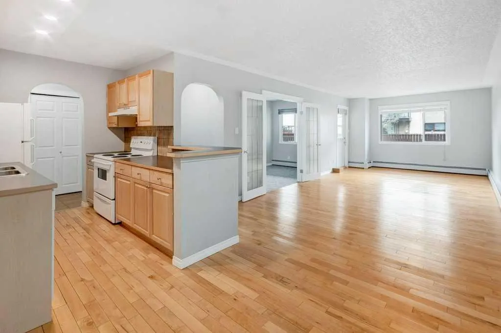 638 Meredith Road NE, #302