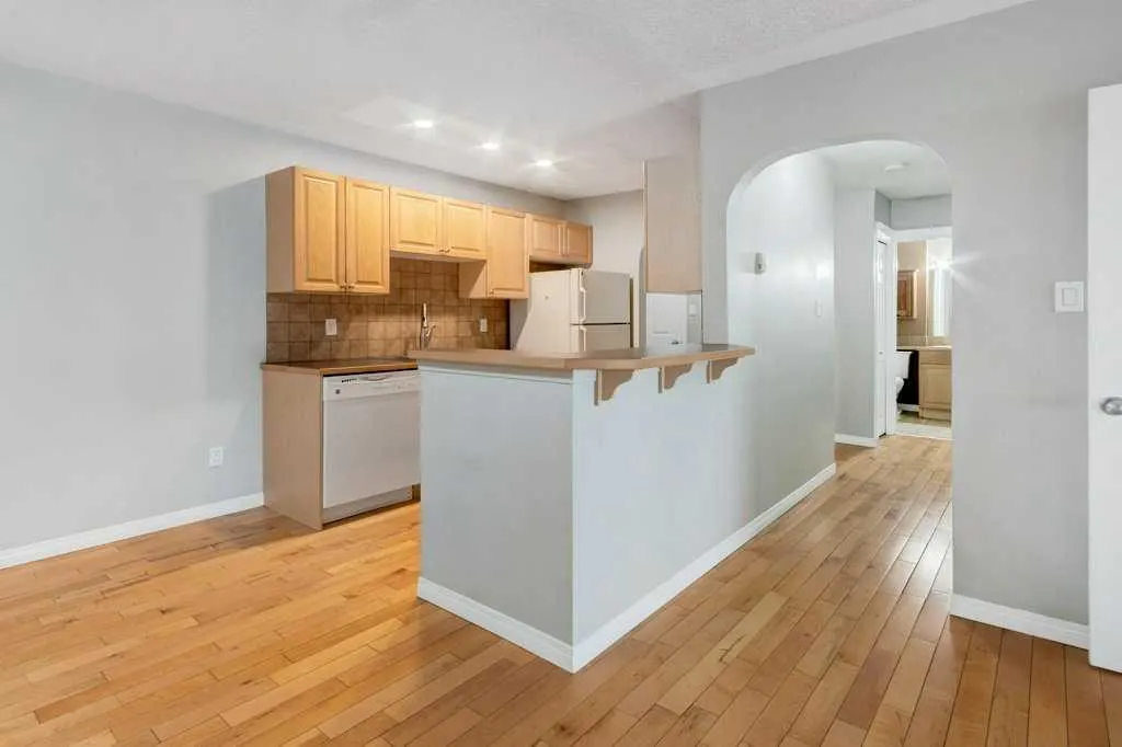 638 Meredith Road NE, #302