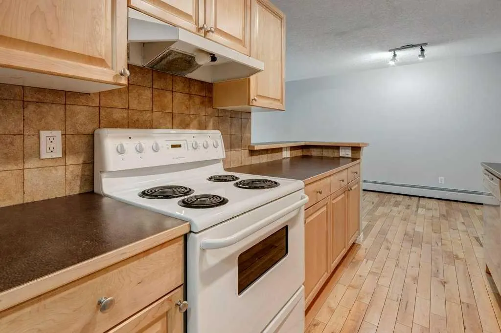 638 Meredith Road NE, #302