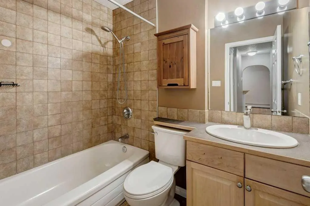 638 Meredith Road NE, #302