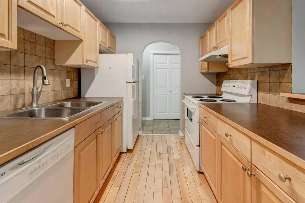 638 Meredith Road NE, #302