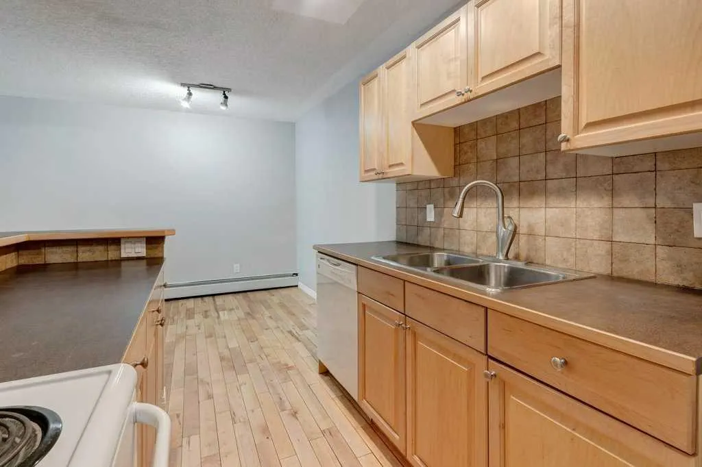 638 Meredith Road NE, #302