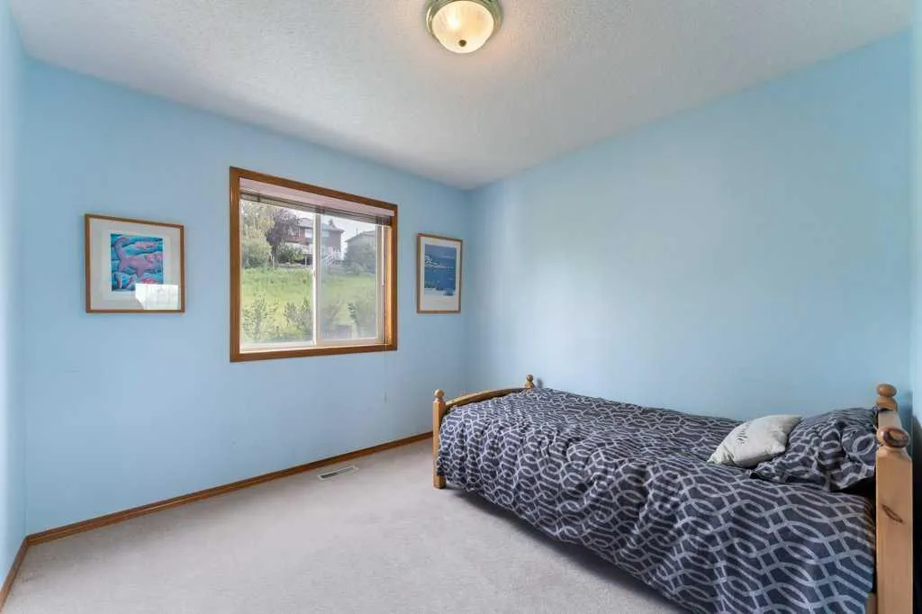 62 Edgebrook Heights NW