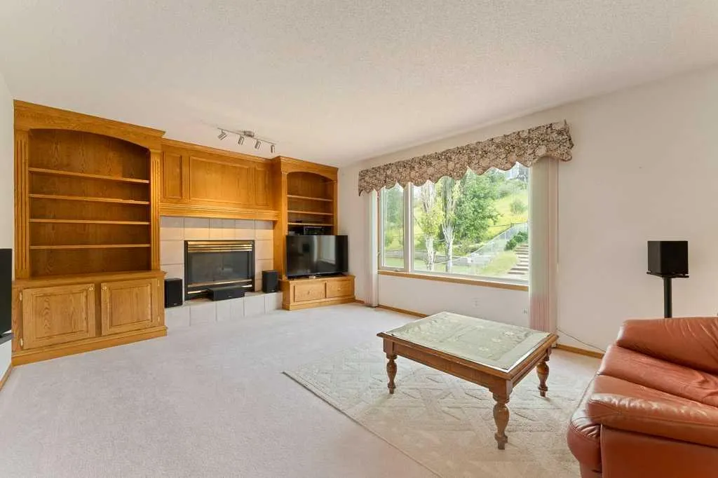 62 Edgebrook Heights NW