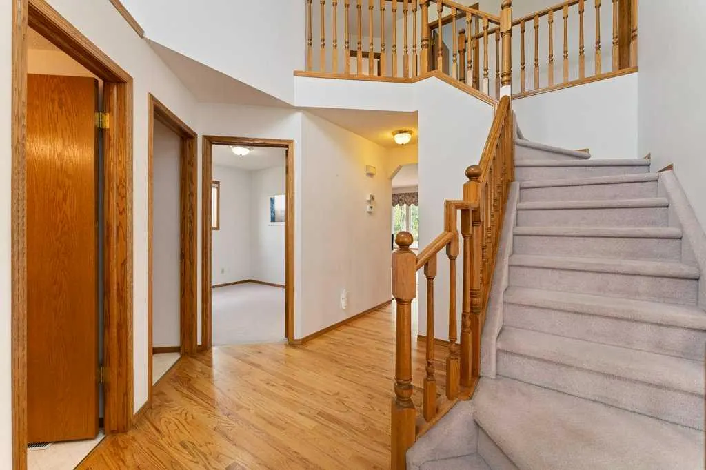 62 Edgebrook Heights NW