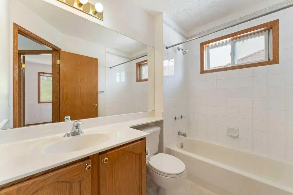 62 Edgebrook Heights NW