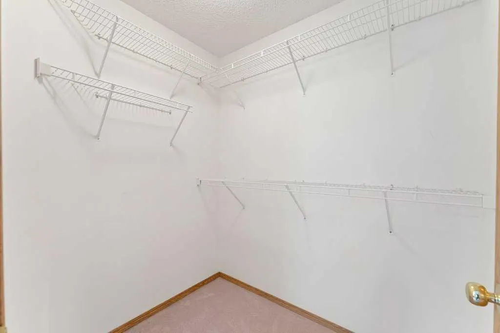 62 Edgebrook Heights NW