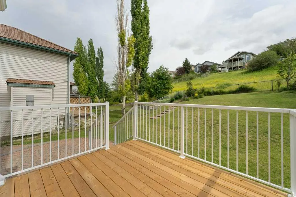 62 Edgebrook Heights NW