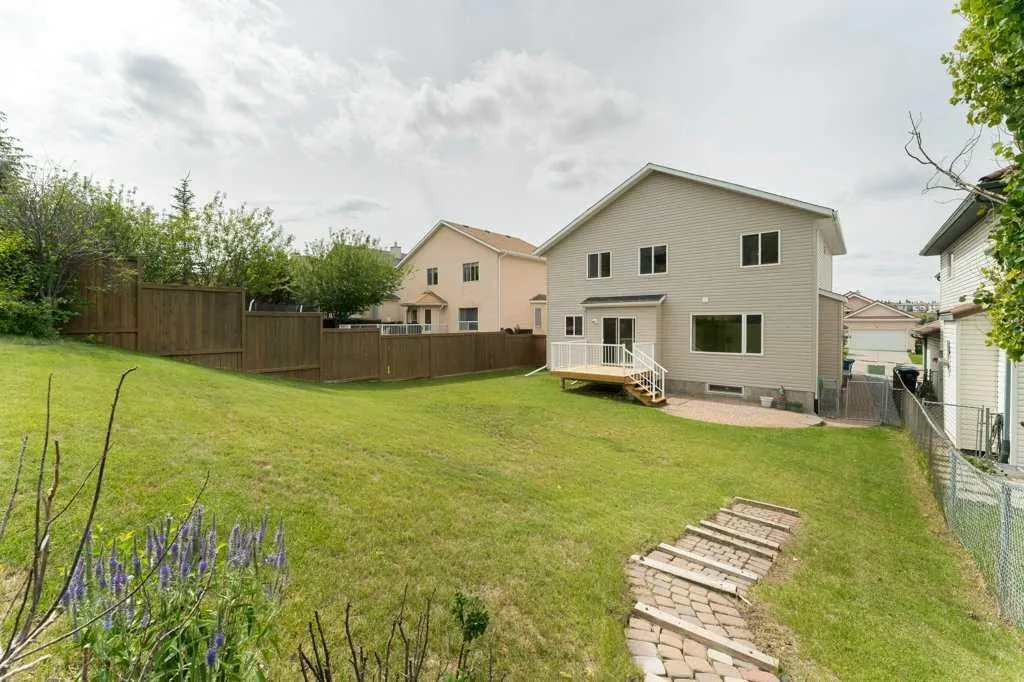 62 Edgebrook Heights NW