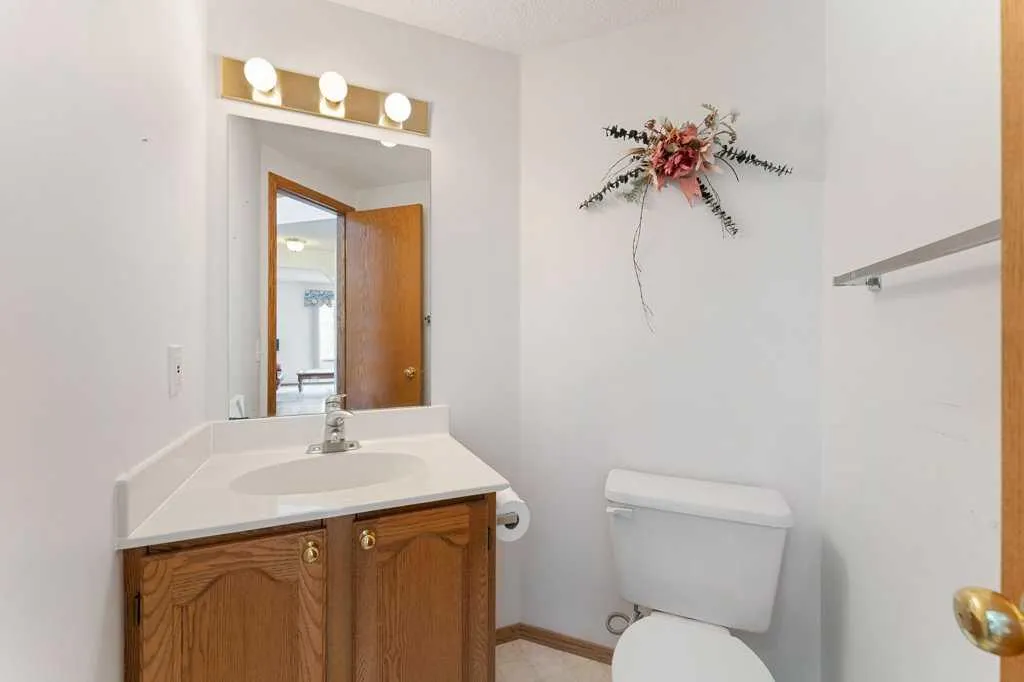 62 Edgebrook Heights NW