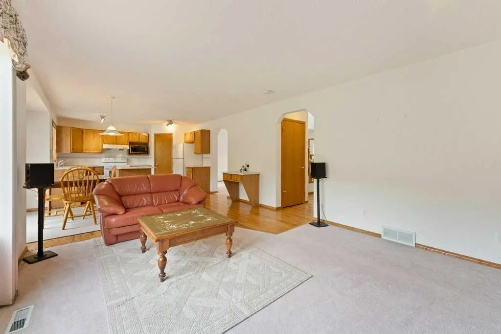 62 Edgebrook Heights NW