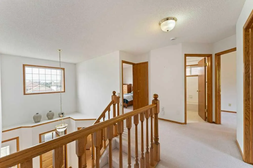 62 Edgebrook Heights NW