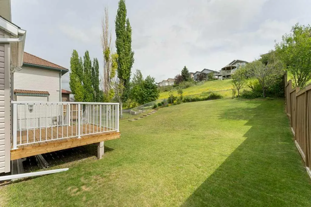 62 Edgebrook Heights NW